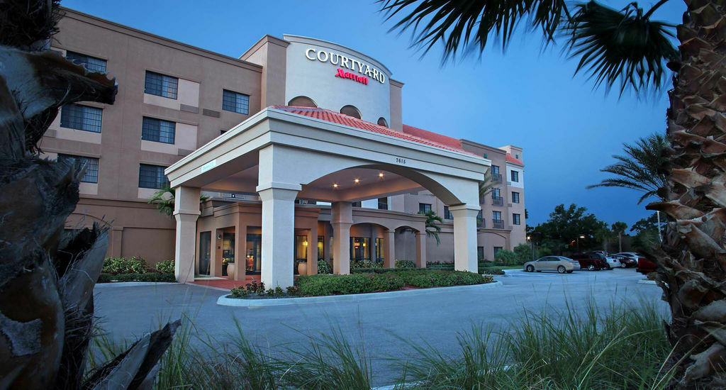 Courtyard By Marriott Stuart Hotel Exterior foto